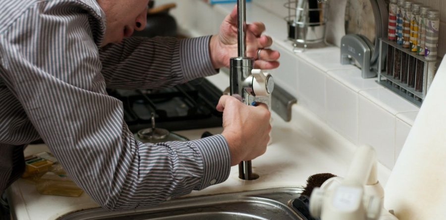 Pitfalls to Avoid When Choosing Handyman vs Contractors